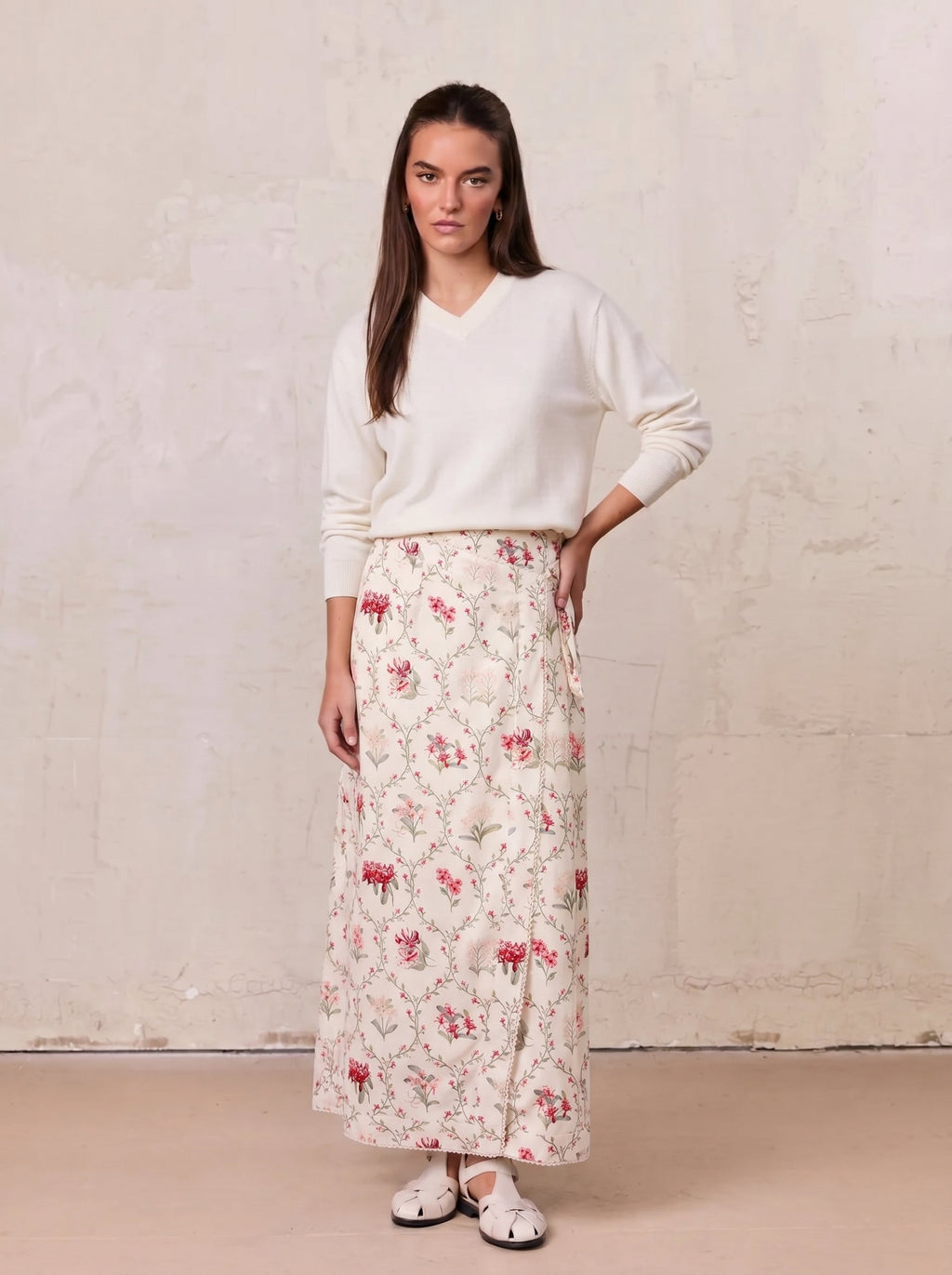 High V Lightweight Sweater-Ivory