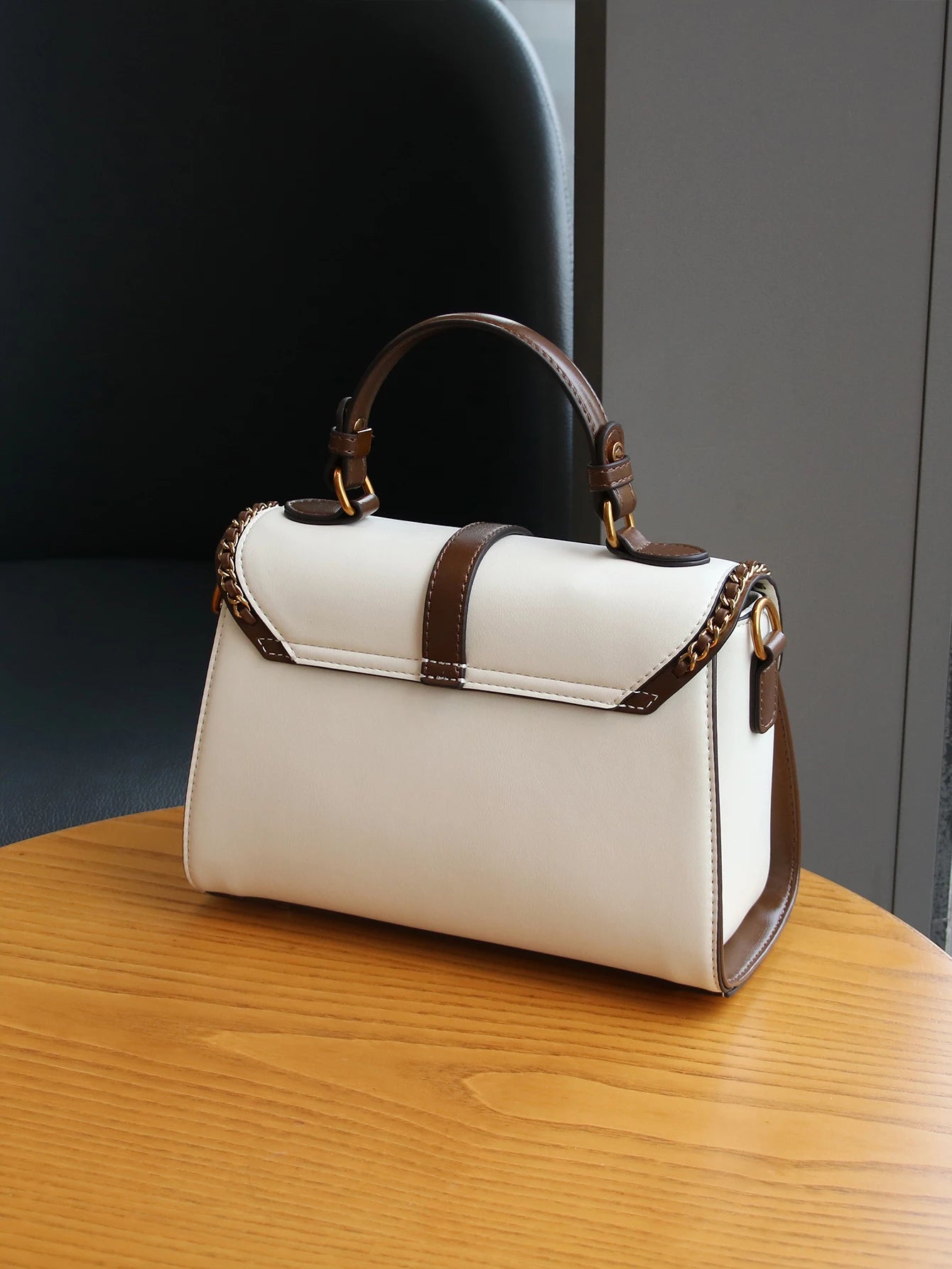 2025 new luxury fashion diamond embroidered chain handbag niche design badge decoration shoulder messenger bag commuter Joker la