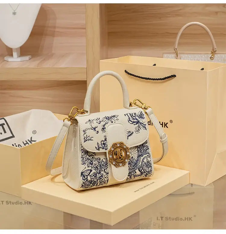 Designer brand women's handbag for autumn and winter 2025, new high-end single shoulder crossbody small square bag, fashionable