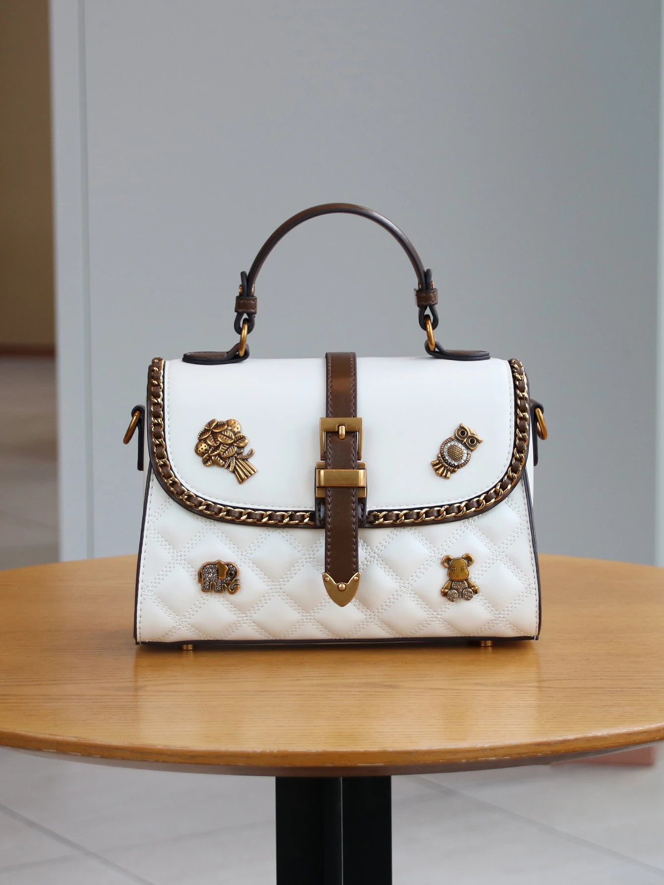 2025 new luxury fashion diamond embroidered chain handbag niche design badge decoration shoulder messenger bag commuter Joker la