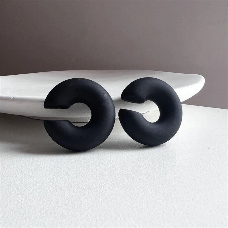 1 Pair Simple Round Circle Clip Earrings For Women C Shape Acrylic Red Blue Black Pink No Pierced Cartilage Lightweight Ear Cuff