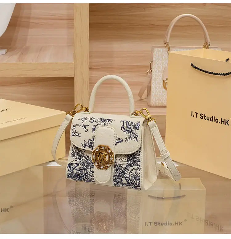 Designer brand women's handbag for autumn and winter 2025, new high-end single shoulder crossbody small square bag, fashionable