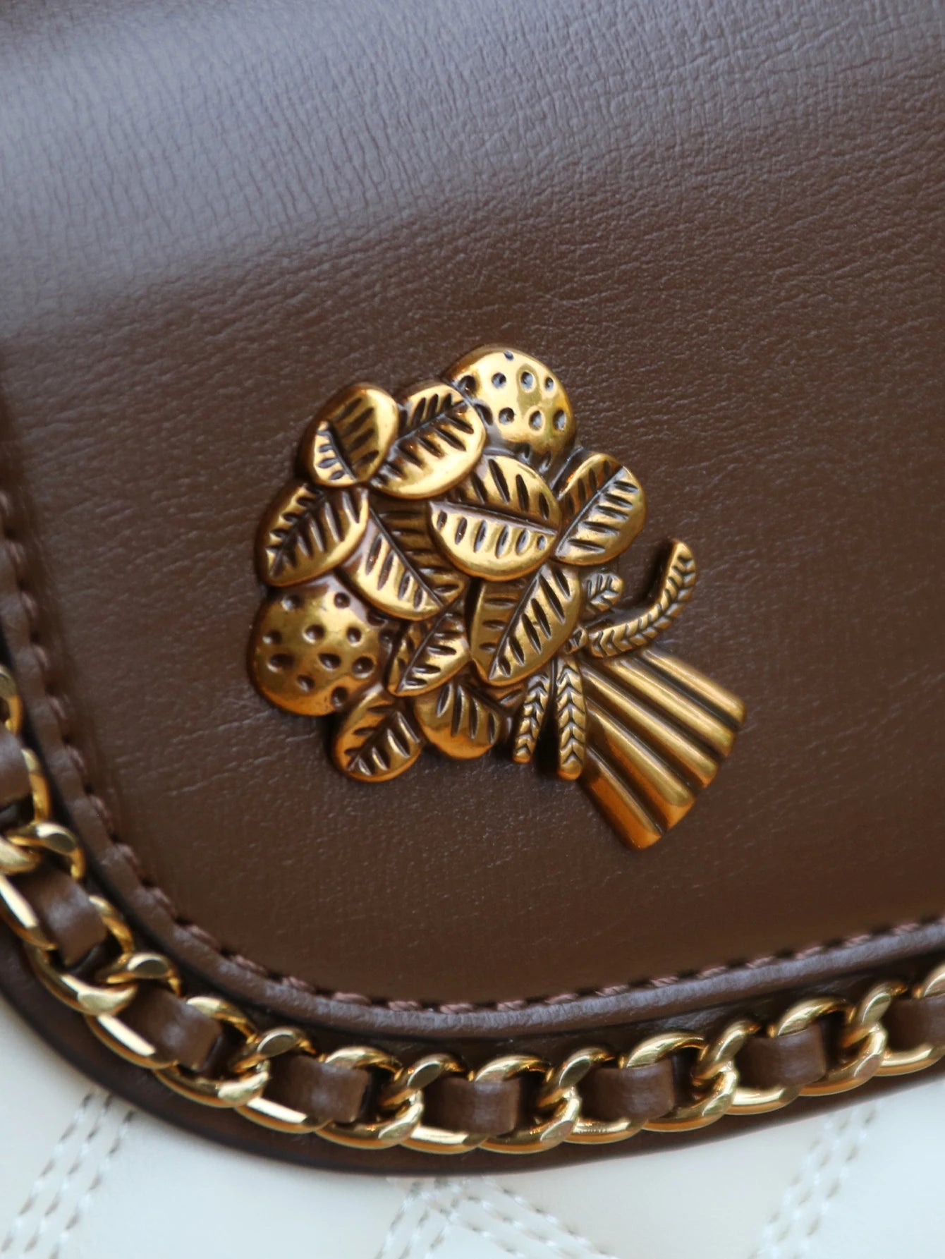 2025 new luxury fashion diamond embroidered chain handbag niche design badge decoration shoulder messenger bag commuter Joker la