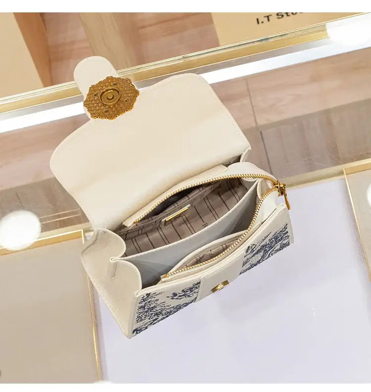 Designer brand women's handbag for autumn and winter 2025, new high-end single shoulder crossbody small square bag, fashionable