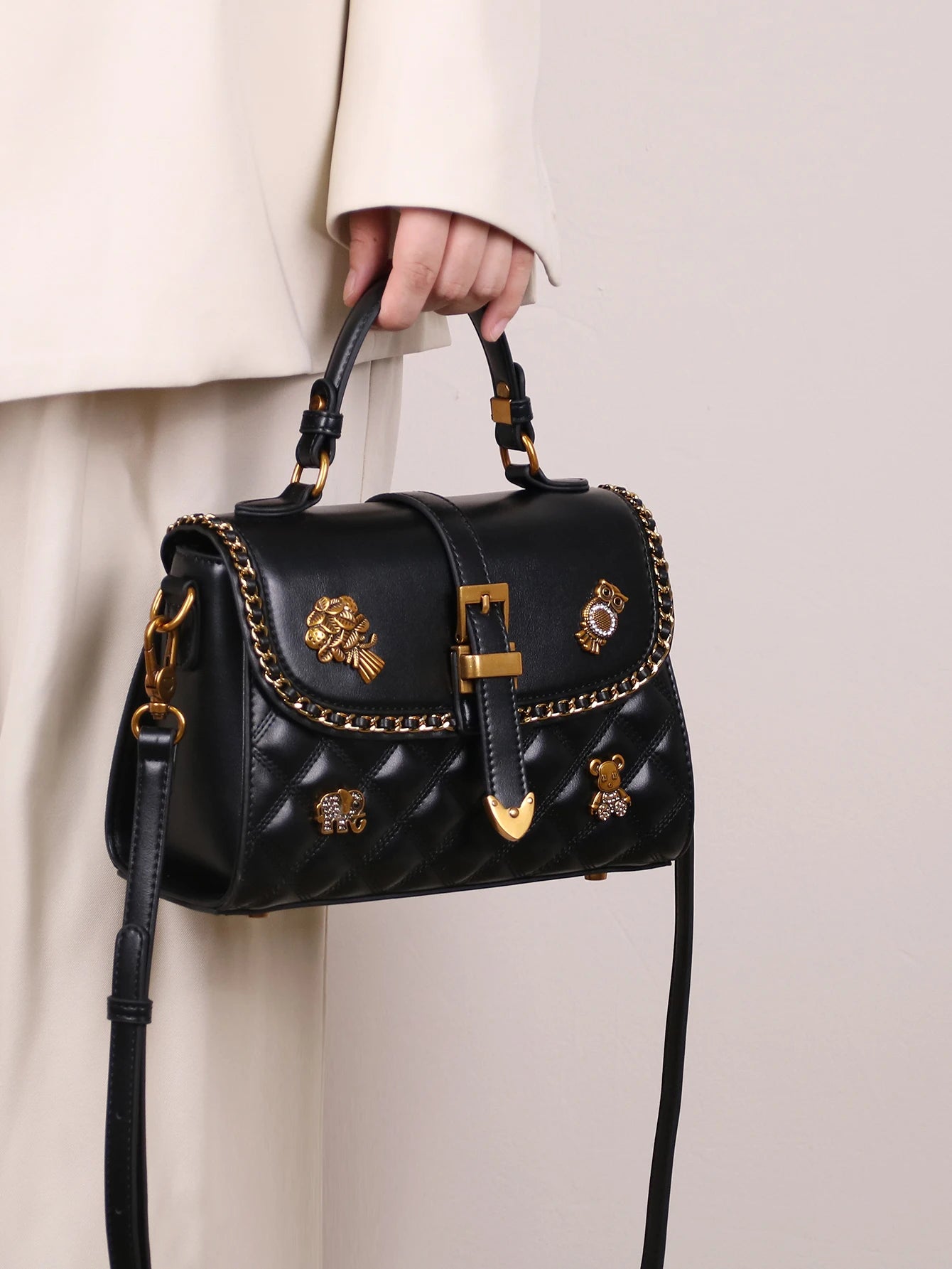 2025 new luxury fashion diamond embroidered chain handbag niche design badge decoration shoulder messenger bag commuter Joker la