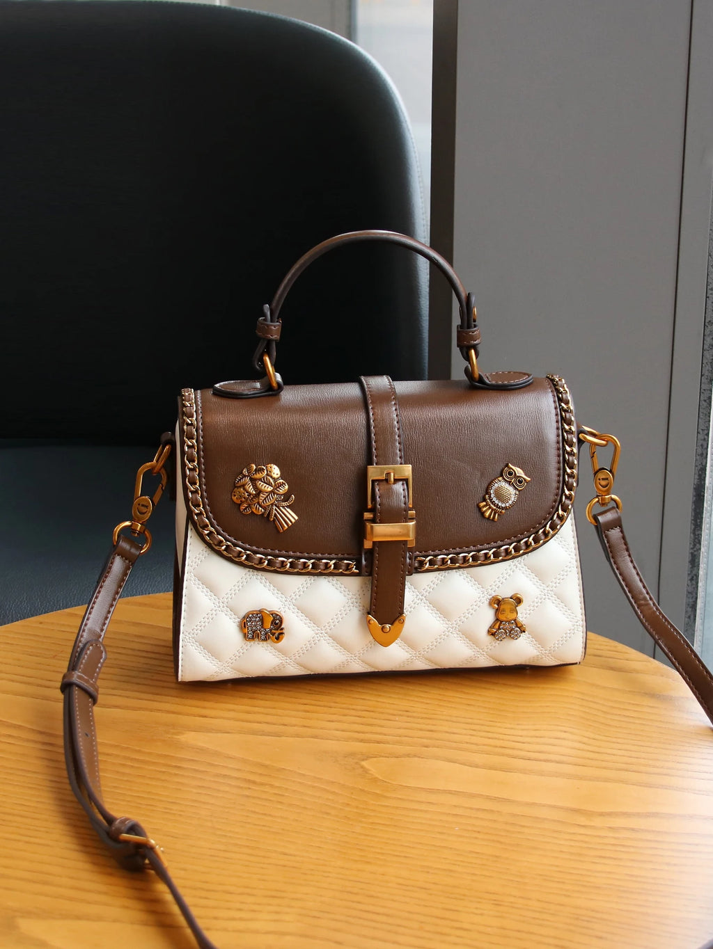 2025 new luxury fashion diamond embroidered chain handbag niche design badge decoration shoulder messenger bag commuter Joker la