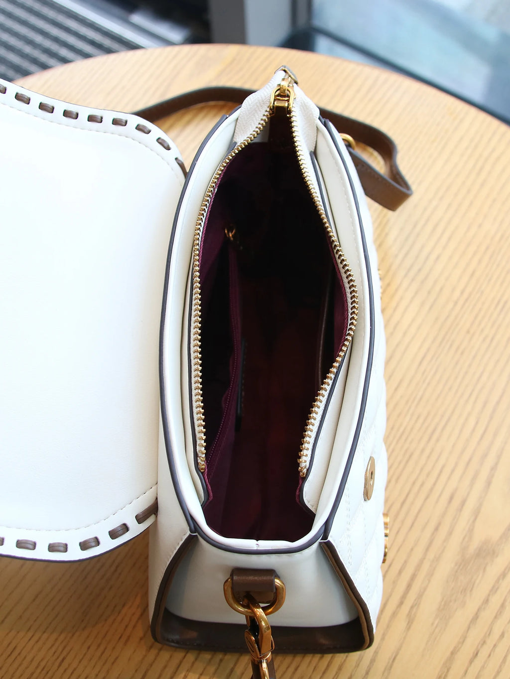 2025 new luxury fashion diamond embroidered chain handbag niche design badge decoration shoulder messenger bag commuter Joker la