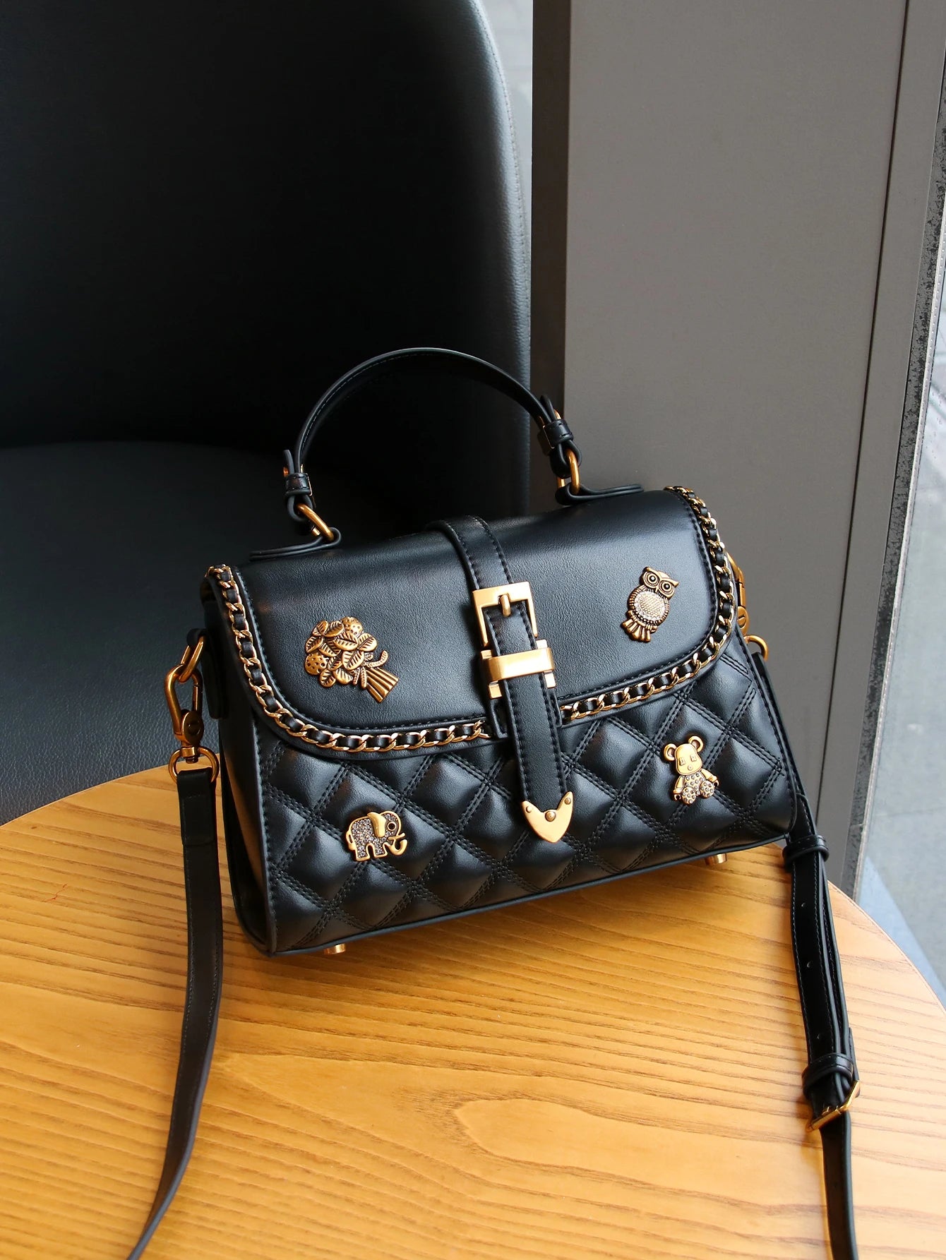 2025 new luxury fashion diamond embroidered chain handbag niche design badge decoration shoulder messenger bag commuter Joker la