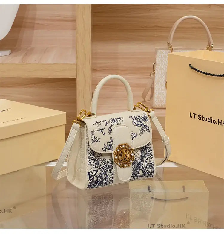 Designer brand women's handbag for autumn and winter 2025, new high-end single shoulder crossbody small square bag, fashionable