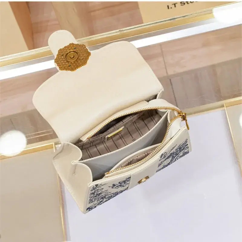 Designer brand women's handbag for autumn and winter 2025, new high-end single shoulder crossbody small square bag, fashionable
