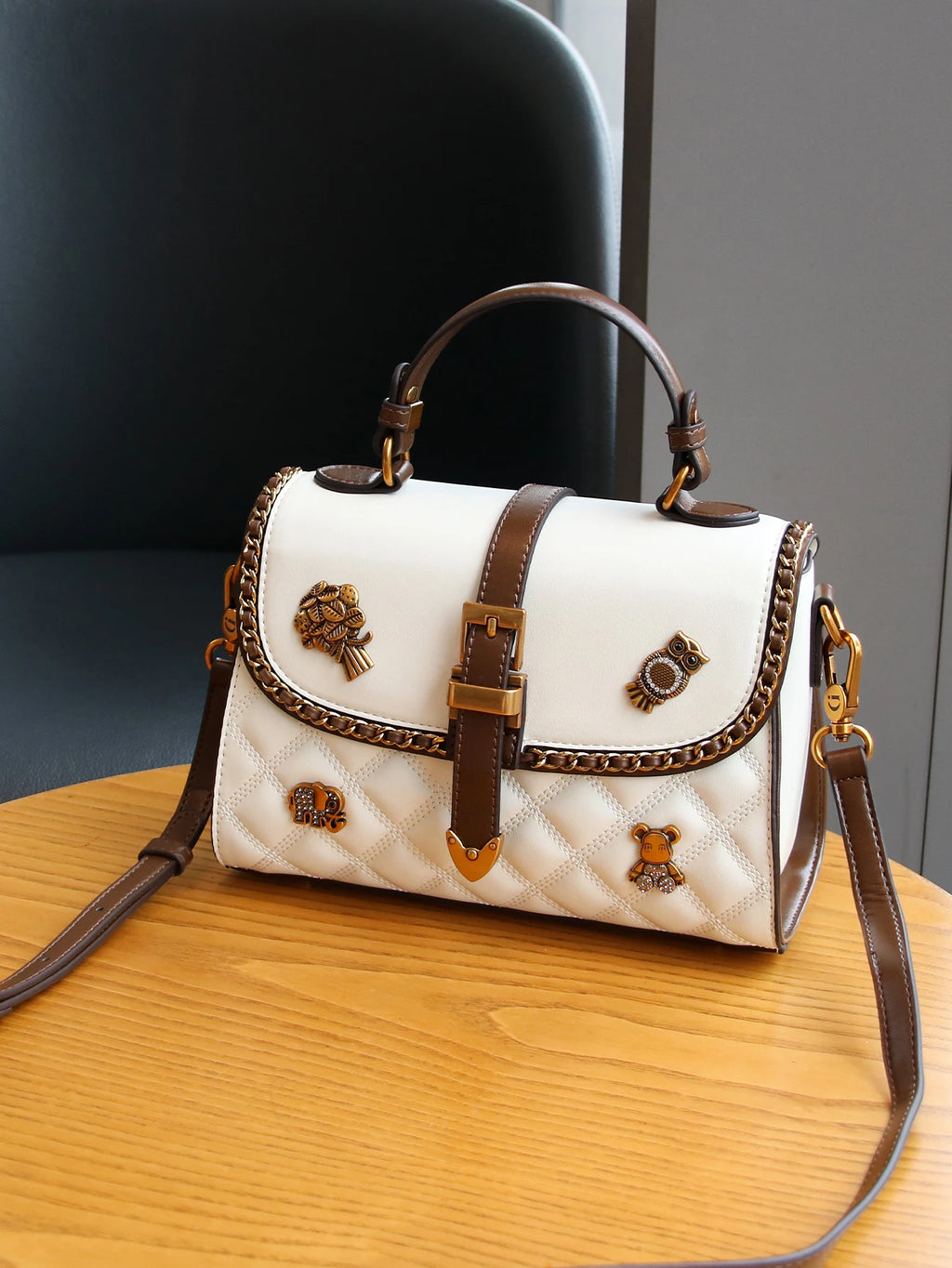 2025 new luxury fashion diamond embroidered chain handbag niche design badge decoration shoulder messenger bag commuter Joker la