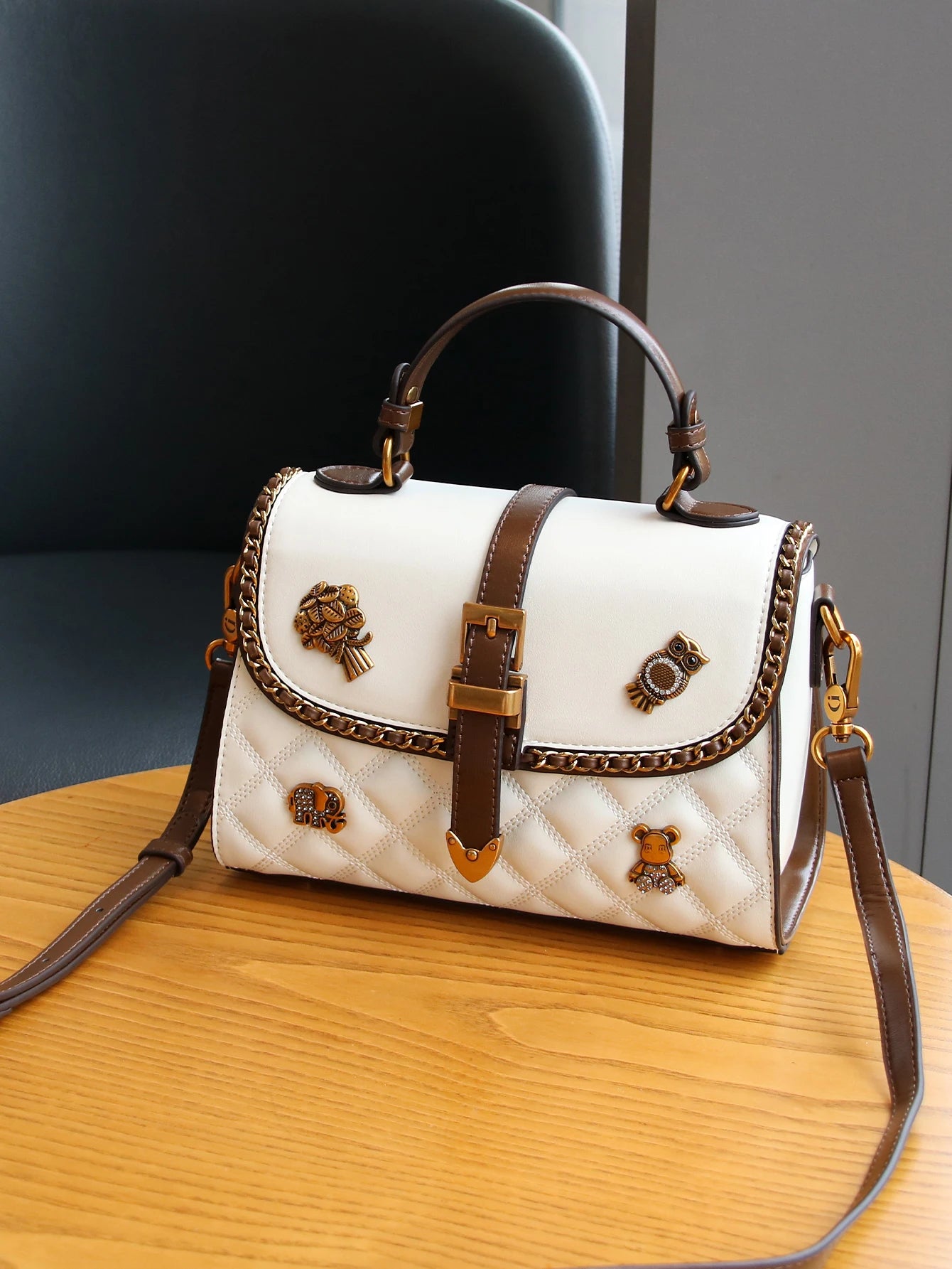 2025 new luxury fashion diamond embroidered chain handbag niche design badge decoration shoulder messenger bag commuter Joker la