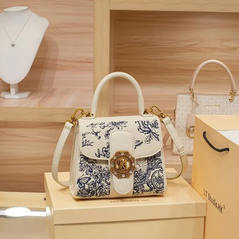 Designer brand women's handbag for autumn and winter 2025, new high-end single shoulder crossbody small square bag, fashionable