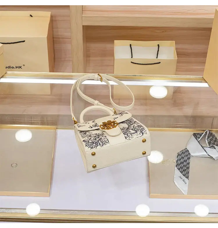 Designer brand women's handbag for autumn and winter 2025, new high-end single shoulder crossbody small square bag, fashionable