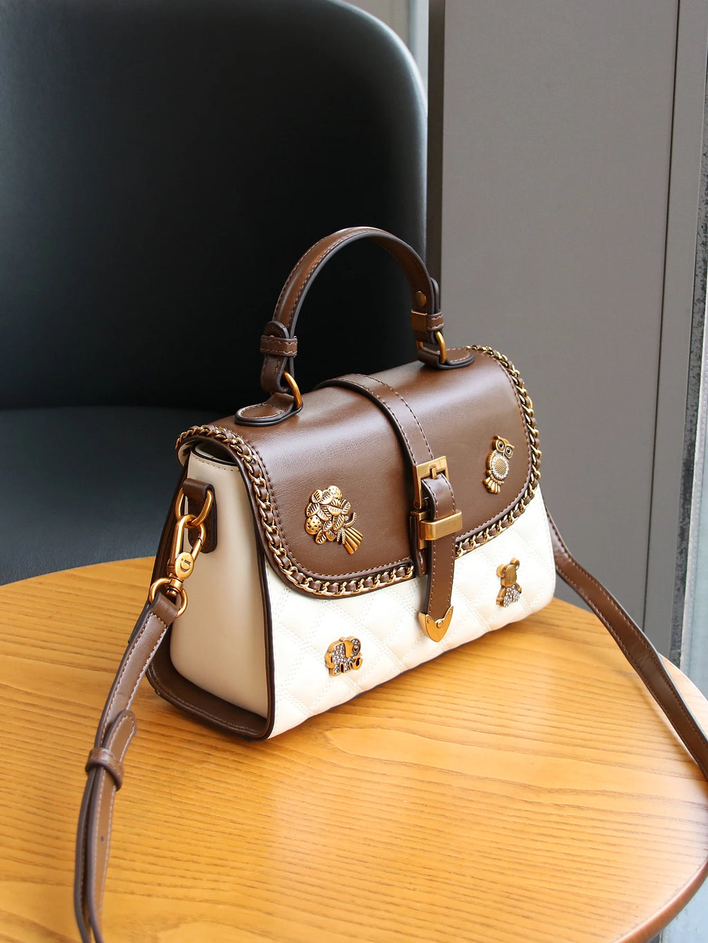 2025 new luxury fashion diamond embroidered chain handbag niche design badge decoration shoulder messenger bag commuter Joker la