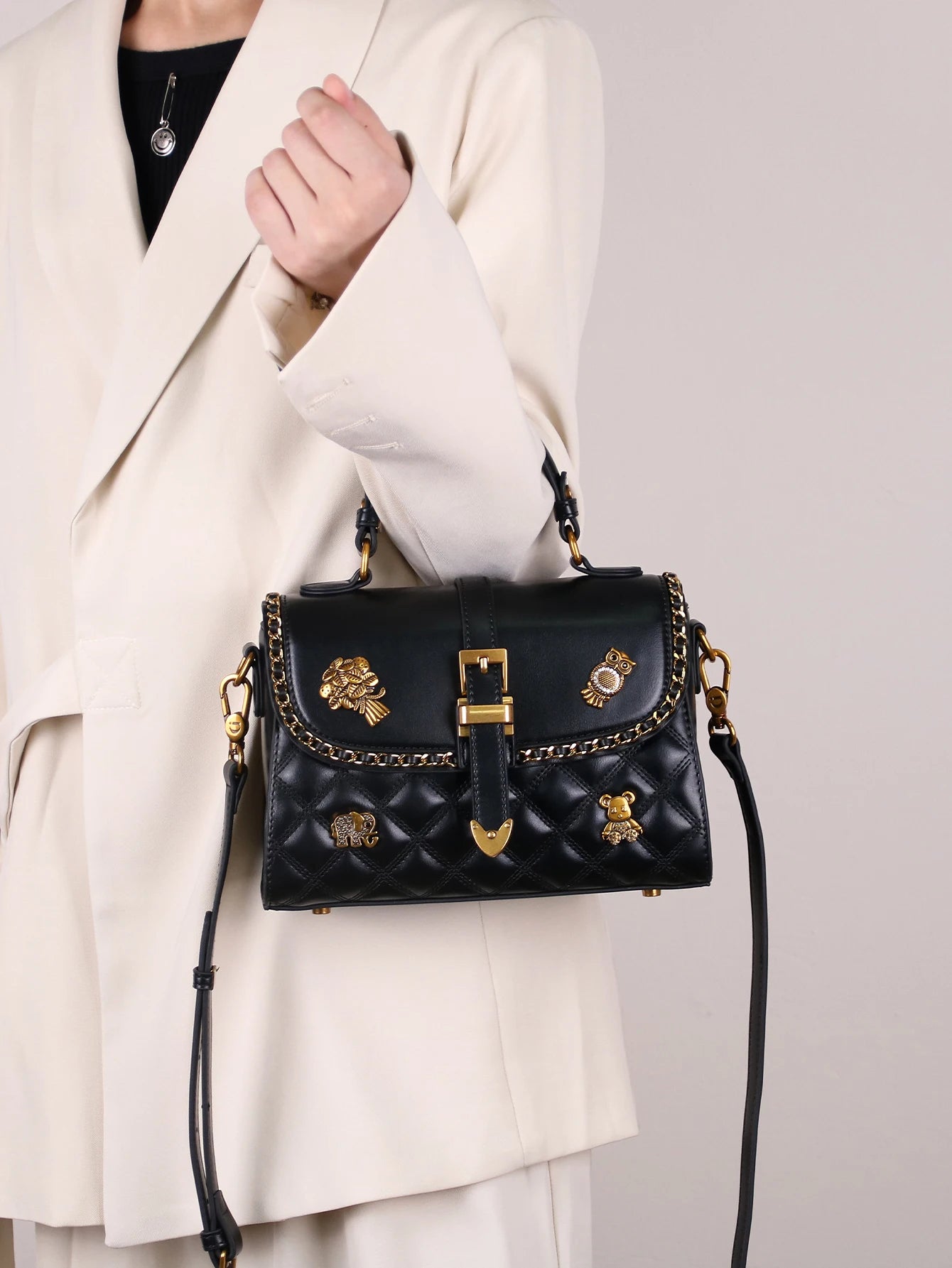 2025 new luxury fashion diamond embroidered chain handbag niche design badge decoration shoulder messenger bag commuter Joker la