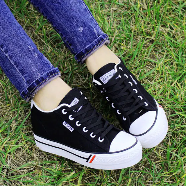 Women's Low Top Canvas Muffin Sole White Shoes